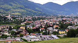 Lienz ist eine Stadt in Tirol und der Verwaltungssitz des gleichnamigen Bezirks Lienz (Osttirol).