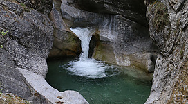 Eine Wanderung in die Gießenbachklamm unternehmen