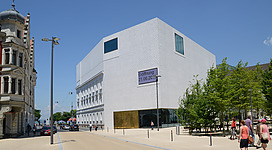 Vorarlberger Landesmuseum, in Bregenz Fassade zur Rathausstraße (links) und zum Kornmarkt.