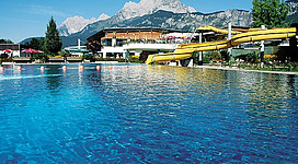 Schwimmen und entspannen in der Panorama Badewelt
