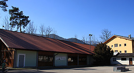 Die Stockschützen Halle in Bad Goisern befindet sich in der Nähe der Evangelischen Kirche und verfügt über 5 Bahnen.