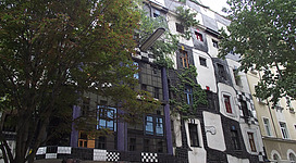 Landstrasse. Untere Weißgerberstraße Hundertwasser Kunsthaus. The museum was created through the renovation of the 1892 building which housed the Thonet furniture factory. The renovation was planned by Friedensreich Hundertwasser himself and carried out from 1989-91. The KunstHausWien was opened in April 1991.