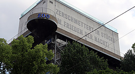 This is a photo of public art indexed in a public art catalogue of Vienna (Austria) under the number: 87310 (commons,  de)  .