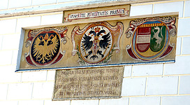 Krems (Lower Austria). Stein gate (1480) : Coats of arms (1756) of the city of Krems, of empress Maria Theresia and king Ladislaus Postumus.