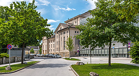 Purtscherstrasse with the city theater (Architects: F. Fellner and H. Helmer) on Theaterplatz #4, inner city, statutary city Klagenfurt, Carinthia, Austria, EU