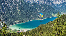 Einen Tandemflug über den Achensee genießen