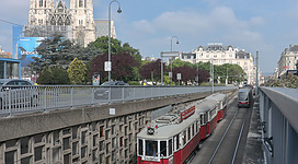 2017-05-06 AT Wien 09 Alsergrund, Währinger Straße, Votivkirche, M 4148+k6 1518+k6 1530 Tramwaytag, A 44