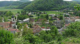 Blick vom Kaiserstein auf Alland und den Buchberg, Niederösterreich