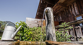 Einen Ausflug zur Blauen Quelle Erl machen