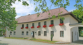 Außenansicht vom Heimathaus Attersee, Region Attersee-Attergau.
