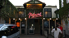 Eine Aufführung im Metropol besuchen