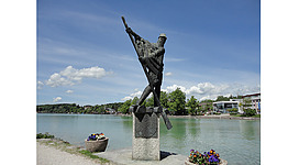 Floesserdenkmal in Schoerfling am Attersee am Nordende des Attersee