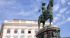 This is a photo of public art indexed in a public art catalogue of Vienna (Austria) under the number: 47961 (commons,  de)  .