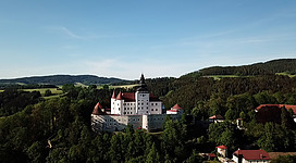 Schloss Weinberg Luftaufnahme
