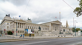 Parlament davor der Pallas Athene Brunnen, Dr.-Karl-Renner-Ring 3 in Wien
