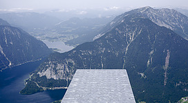 Ein Detail der Aussichtsplattform „5 Fingers” am Krippenstein: Die mittlere Plattform endet mit einem nicht begehbaren Objekt in Form eines Sprungbretts.