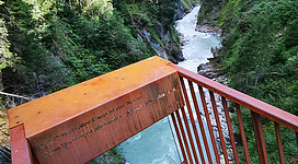 Die Aussicht von der Aussichtsplattform Iselschlucht genießen