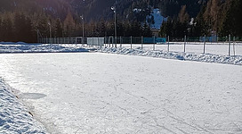Eislaufen am Eislaufplatz Tassenbach